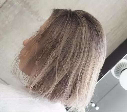 美发师来给我染个这样的颜色